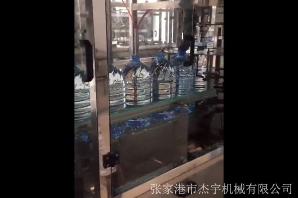 5L吹瓶机直线灌装机连线