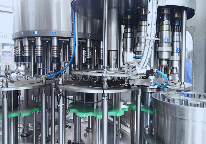 小瓶装饮用水三合一灌装机